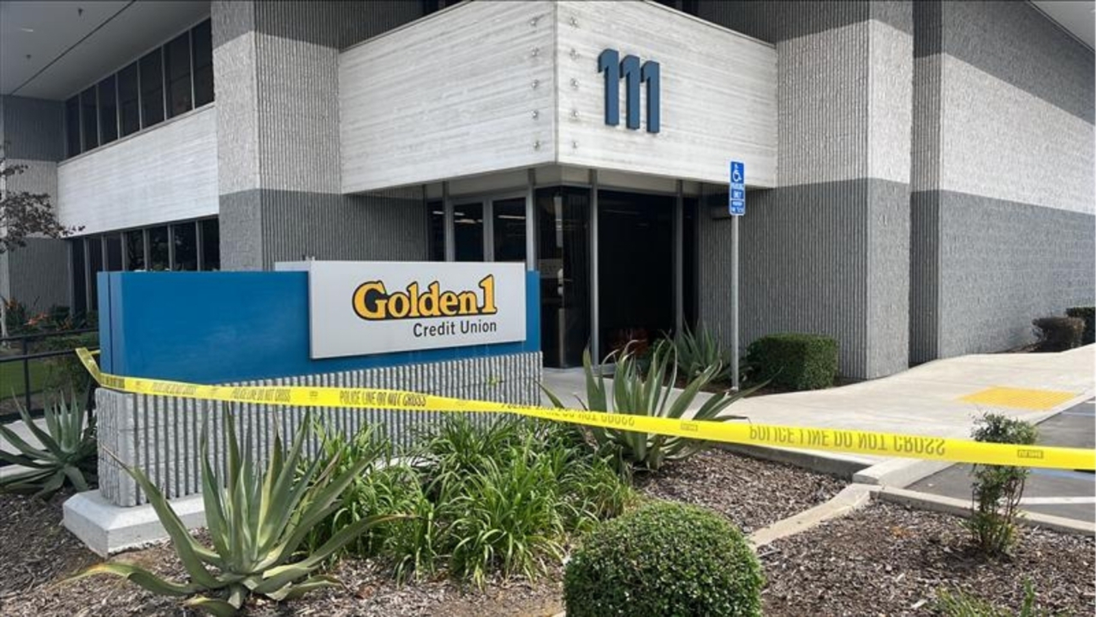 Security guard stabbed at Golden 1 Credit Union in northeast Fresno, police say