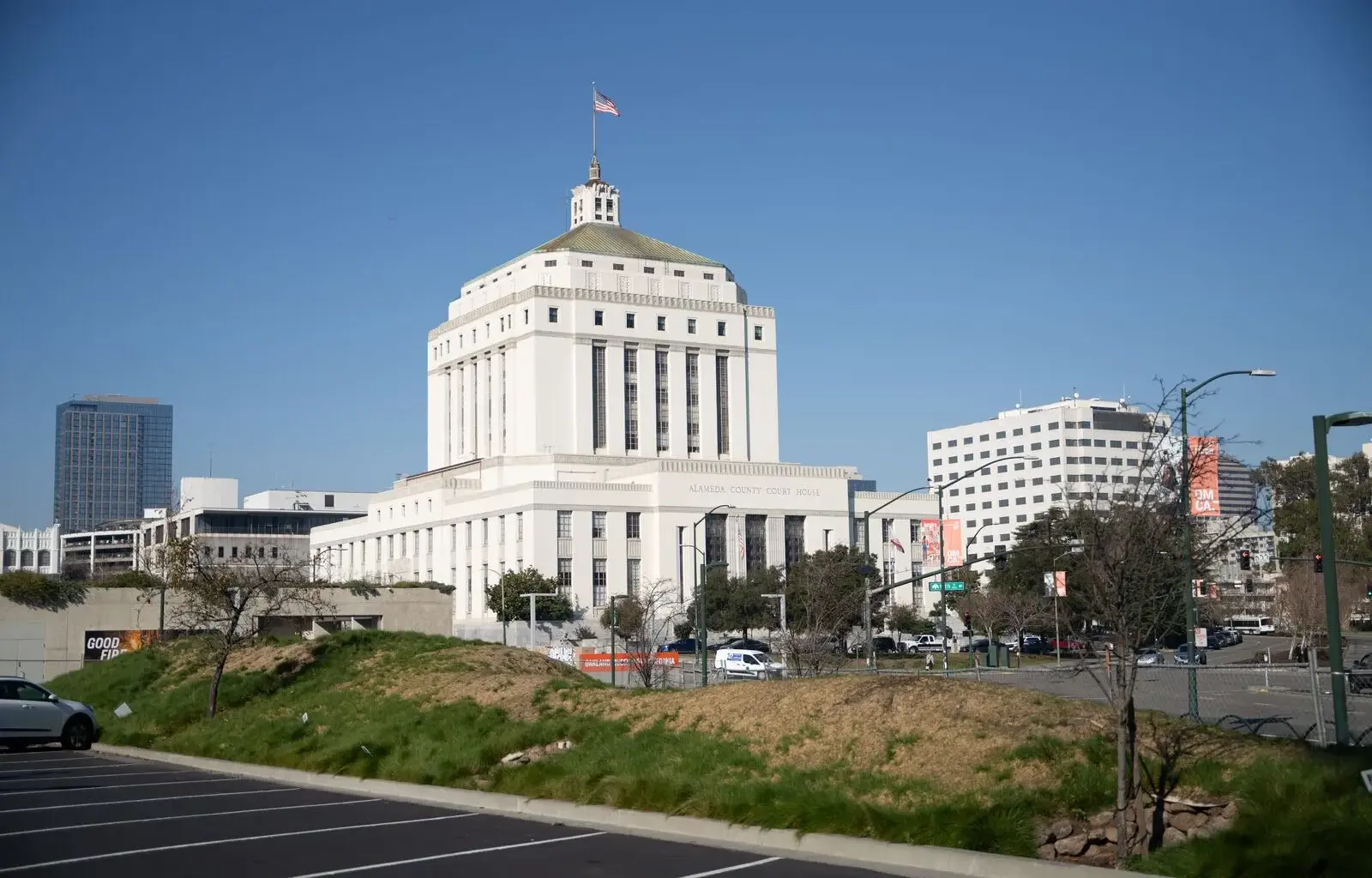 DA may drop most charges in bribery and perjury case against Oakland police detective