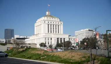 DA may drop most charges in bribery and perjury case against Oakland police detective