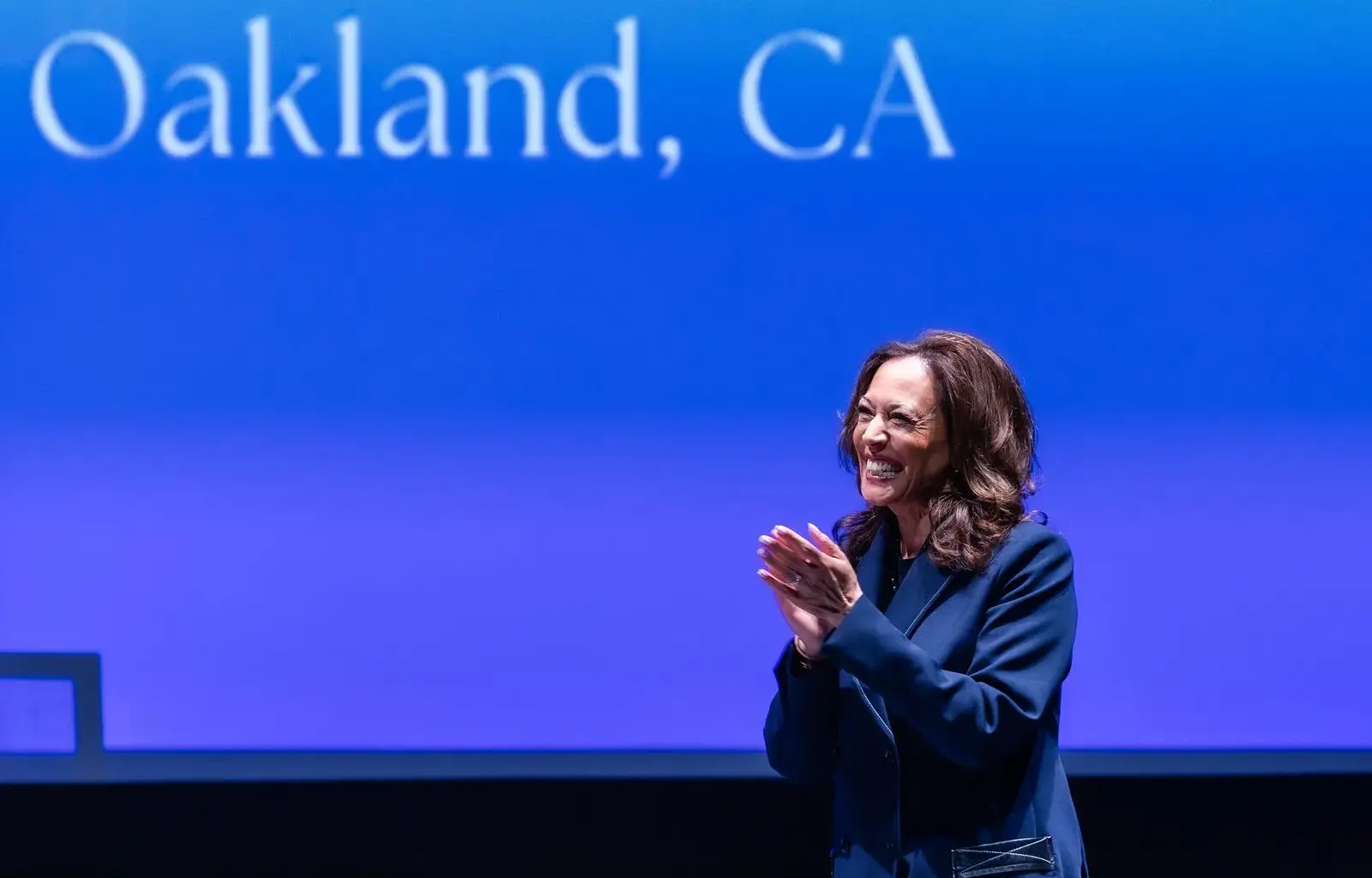 Kamala Harris rips Trump as “corrupt, callous” at Oakland event
