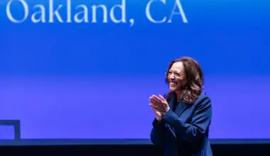 Kamala Harris rips Trump as “corrupt, callous” at Oakland event