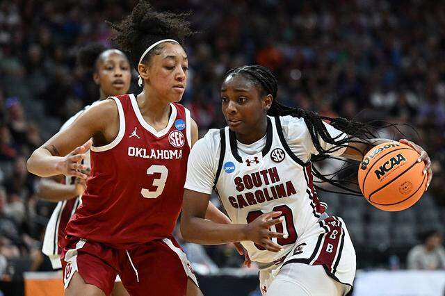 SACRAMENTO, CALIFORNIA - MARCH 28: Ta'niya Latson #00 of the South Carolina Gamecocks drives to the basket against Zya Vann #3 of the Oklahoma Sooners during the second quarter in the Sweet Sixteen of the 2026 NCAA Women's Basketball Tournament at Golden 1 Center on March 28, 2026 in Sacramento, California. (Photo by Thien-An Truong/Getty Images)