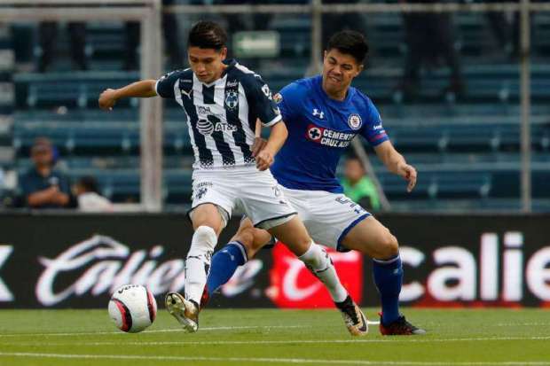 Santa Rosa native Jonathan González (left) played for the Mexican national team in an exhibition against Bosnia & Herzegovina leading to the 2018 World Cup. (AP Photo/Eduardo Verdugo)
