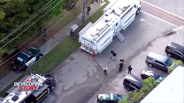 Man reportedly armed with machete dead after deputy-involved shooting in Oakland Park - WSVN 7News | Miami News, Weather, Sports