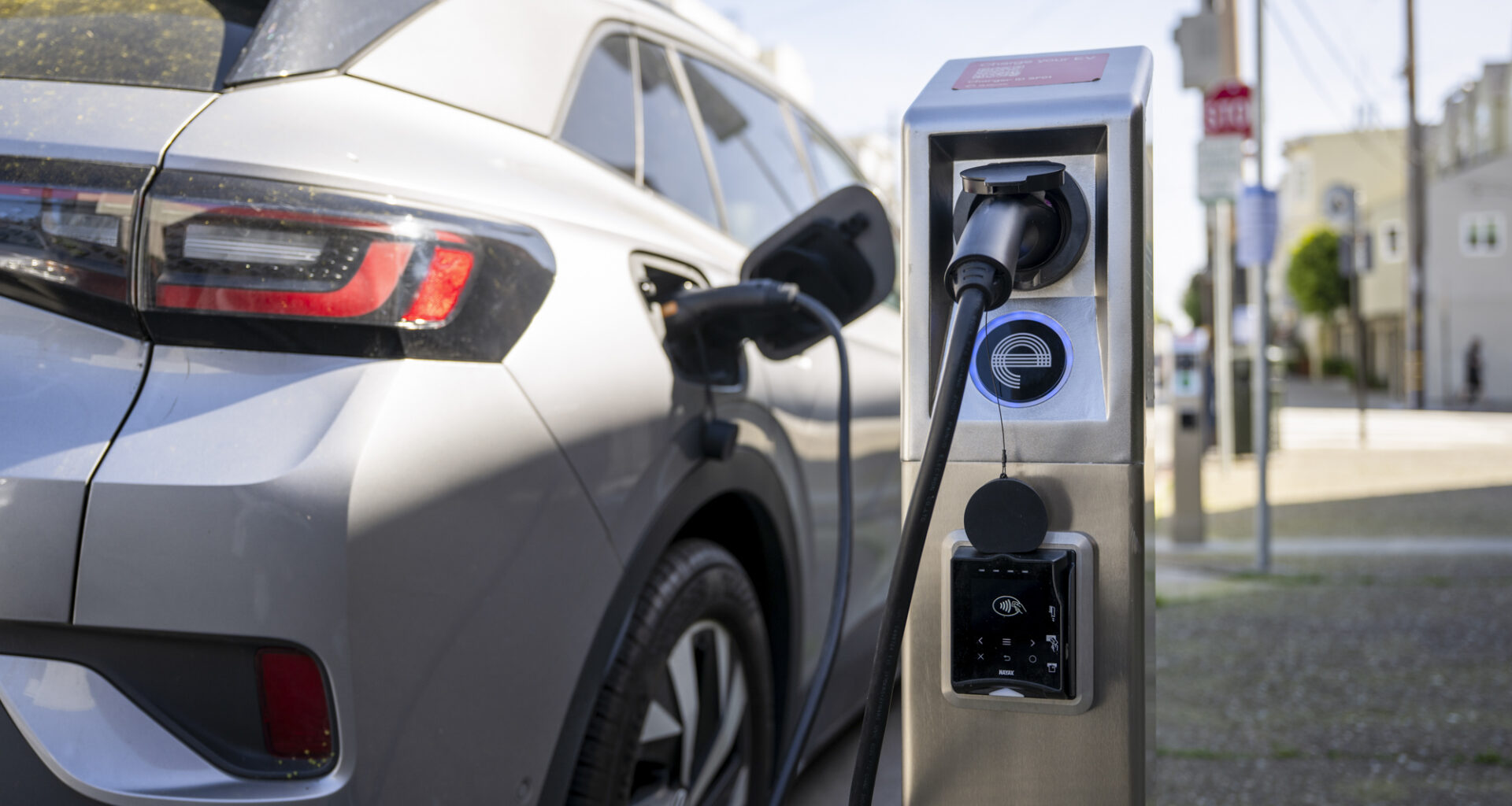 San Francisco Moves to Expand Curbside Electric Vehicle Charging