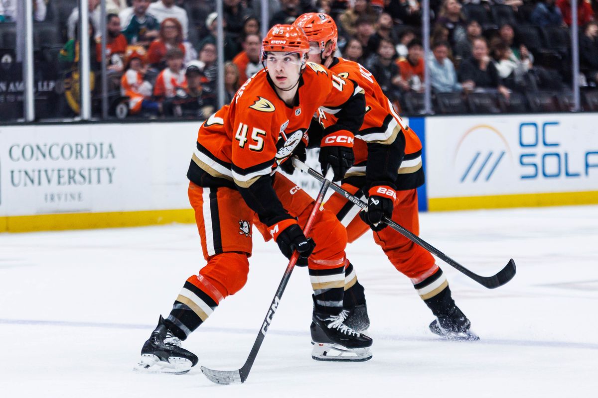 Anaheim Ducks right wing Beckett Sennecke (#45) receives a pass during an NHL match against the Philadelphia Flyers on March 18, 2026 in Anaheim, California. Anaheim Ducks right wing Beckett Sennecke (#45) receives a pass during an NHL match against the Philadelphia Flyers on March 18, 2026 in Anaheim, California.