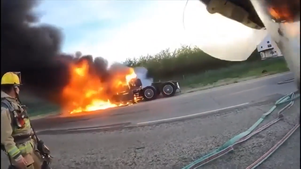 Semi-truck bursts into flames in Fresno County - WSVN 7News | Miami News, Weather, Sports