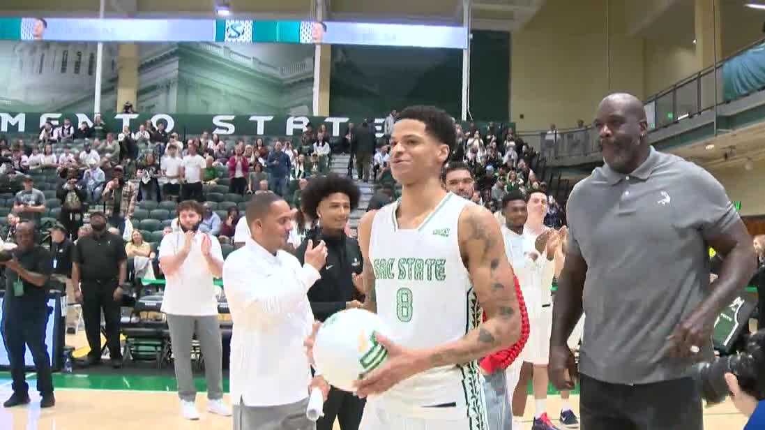 Shaquille O'Neal supports son at Sacramento State senior night