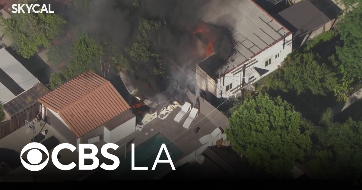 Los Angeles firefighters knockdown flames from burning Tarzana garage