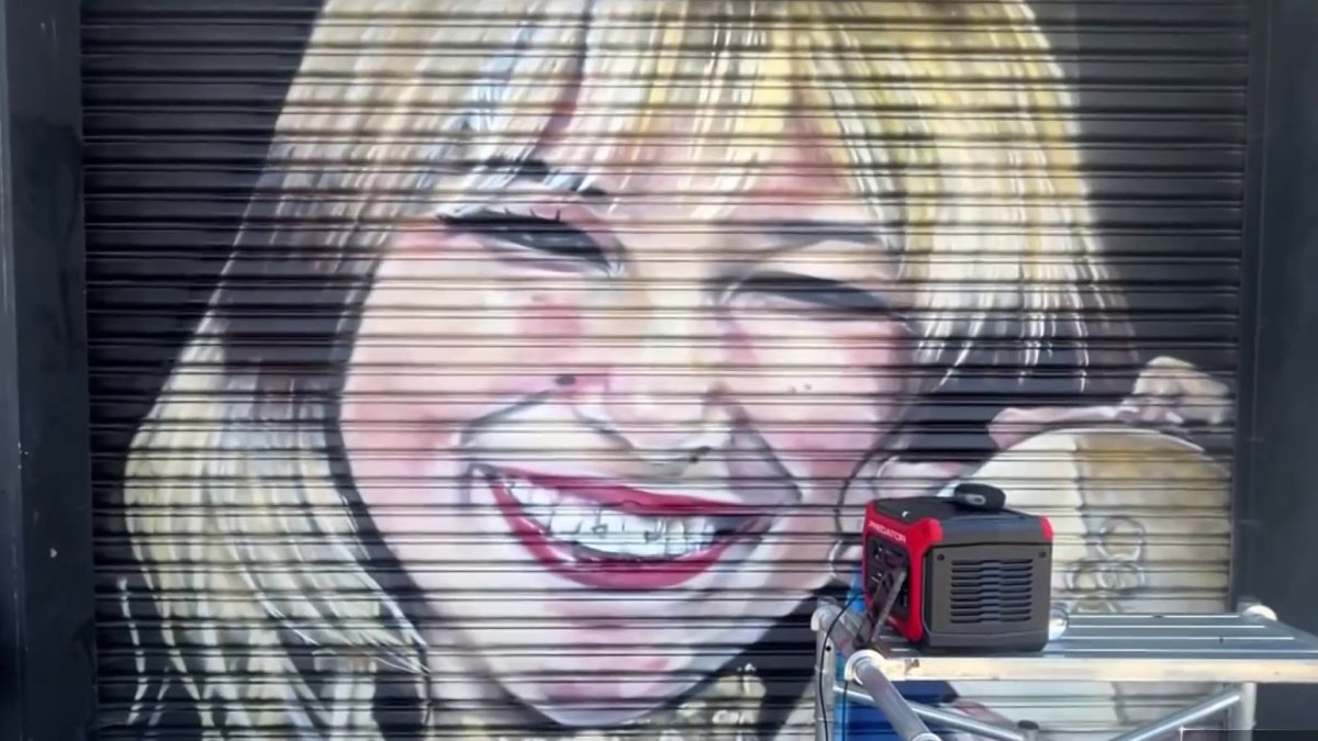 New mural for Alysa Liu pops up in Oakland – NBC Bay Area