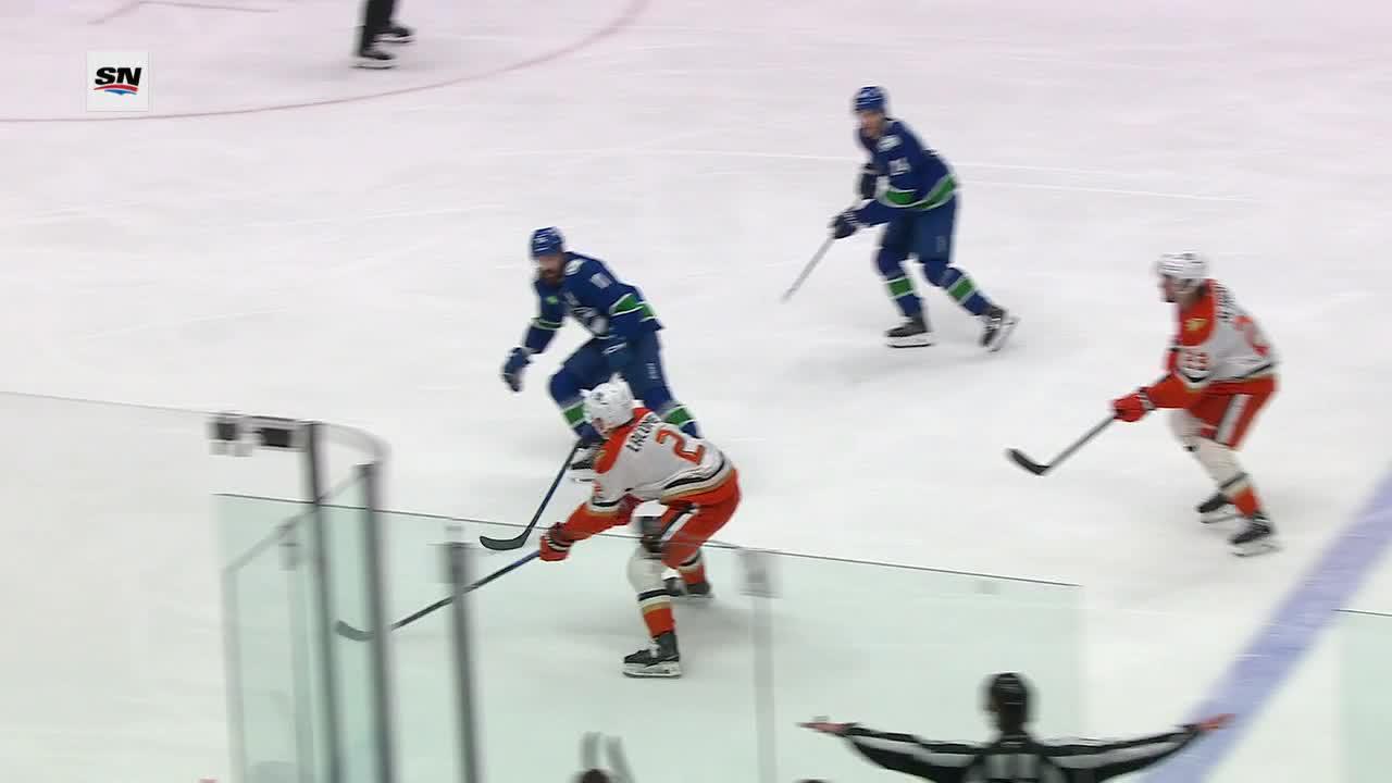 The Ducks beat the Canucks 5-3 as Mikael Granlund scores 2 goals