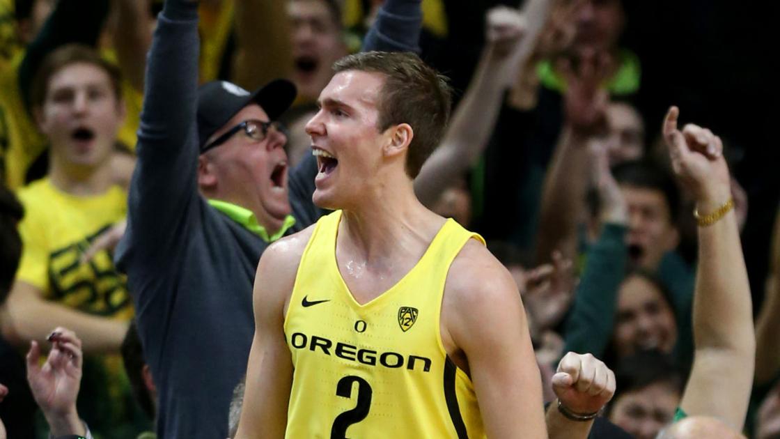 Behind the scenes of U of A men's basketball's Sweet 16 game