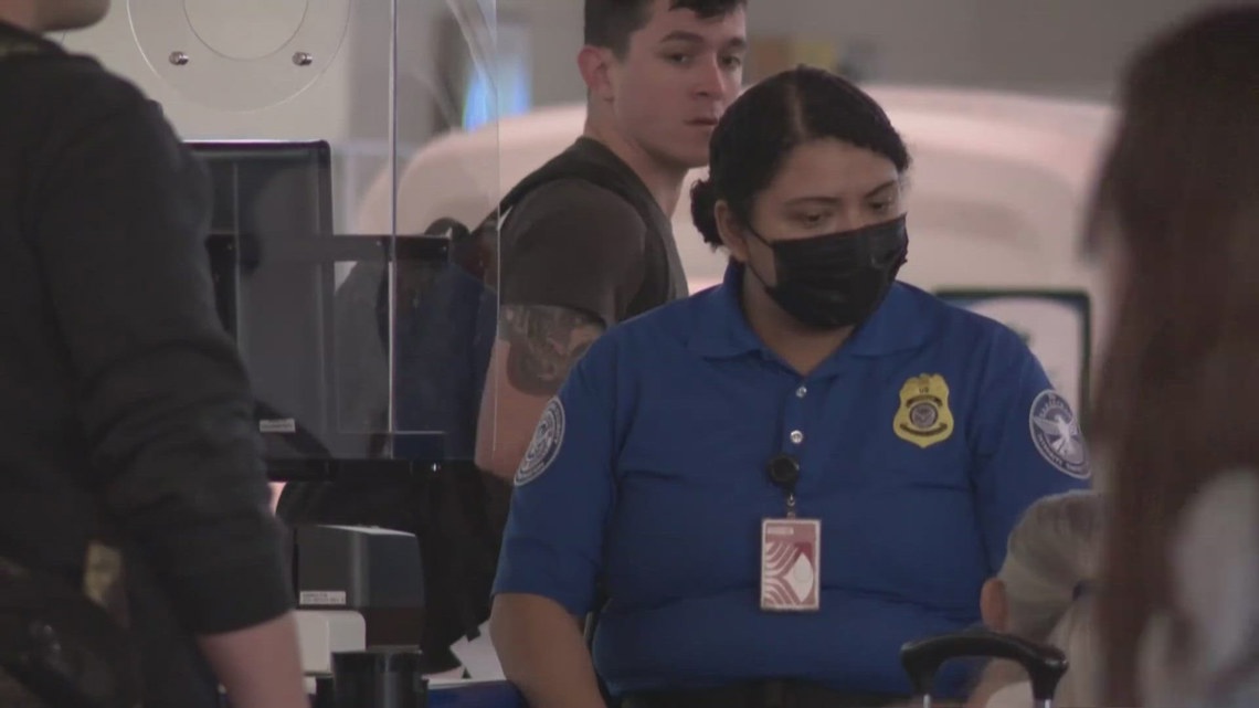 Sacramento airport collects gift card donations to support TSA agents during shutdown