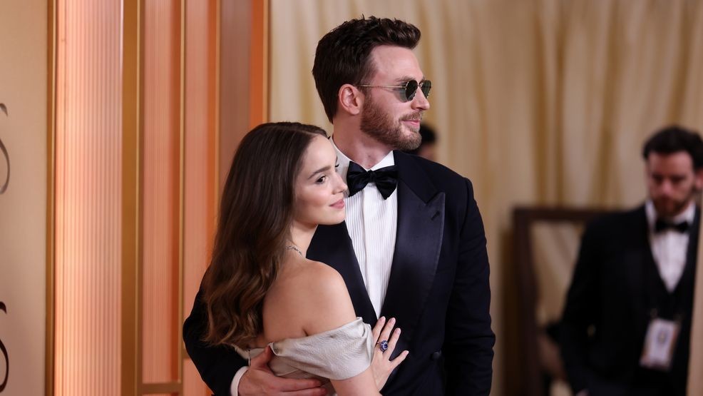 HOLLYWOOD, CALIFORNIA - MARCH 15: (L-R) Alba Baptistaand Chris Evans attend the 98th Oscars at Dolby Theatre on March 15, 2026 in Hollywood, California. (Photo by Julian Hamilton/Getty Images)