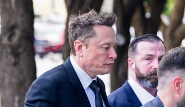 'Decoy' Tesla Distracted Photographers Staked Outside Elon Musk Trial