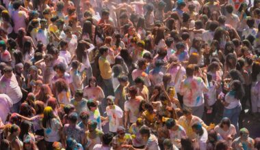 Color flies at Foothill as UC Berkeley students celebrate Holi | Student Life