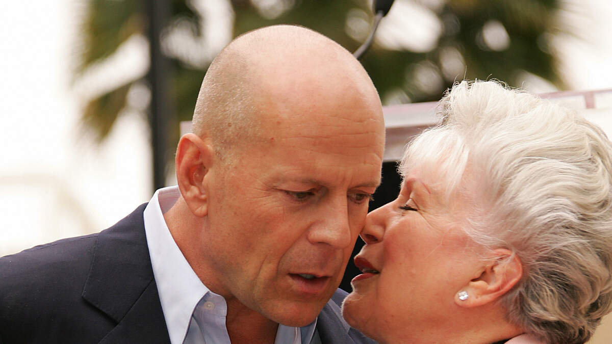 Feel Good of the Week: Marlene Willis Has Volunteered 22 Years With LAPD 💙 | KOST 103.5