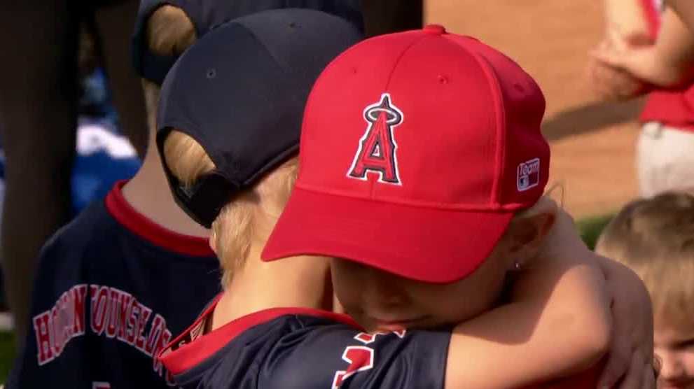 West Sacramento Little League kicks off 73rd season with parade