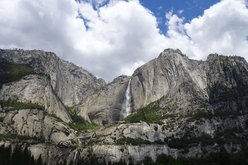 Yosemite, a popular tourist destination, is in California's Sierra Nevada mountain range - an area that has not received enough rain this year, worrying the state's fire fighters Andrea Warnecke/dpa-tmn