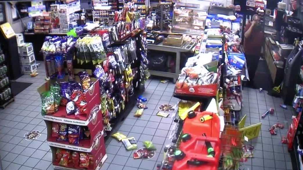 Chaos erupts as swarm of juveniles ransack Sacramento gas station