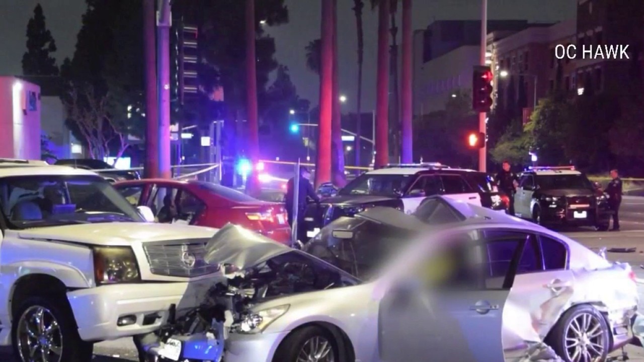 2 killed, 5 injured in multi-car crash in Anaheim