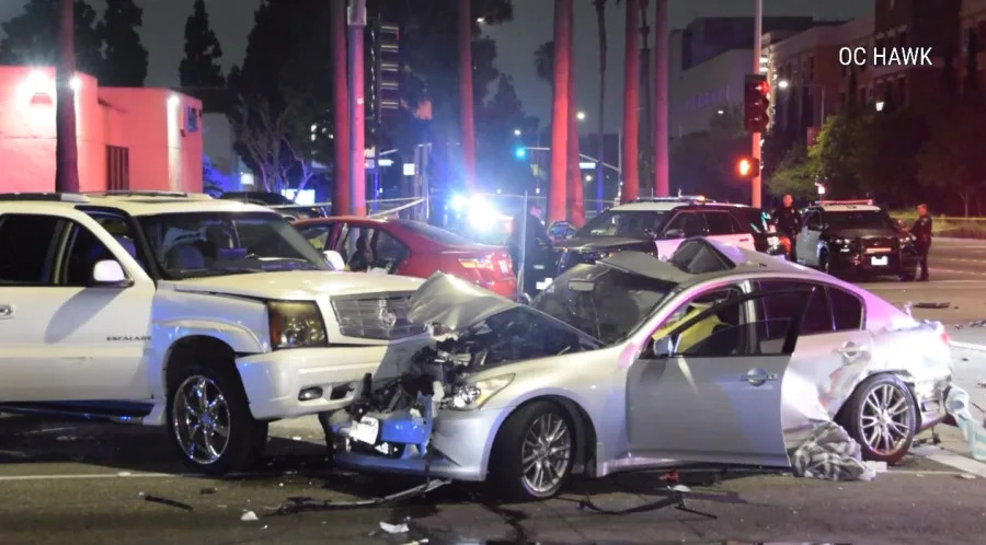 Anaheim driver runs red light causes double fatal crash