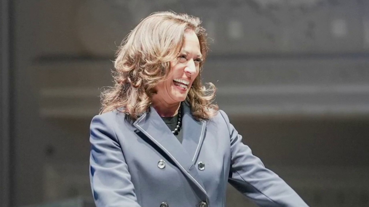 Kamala Harris draws hometown crowd in Oakland during book tour stop 