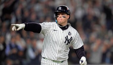 Padres add Alex Verdugo via minor-league deal