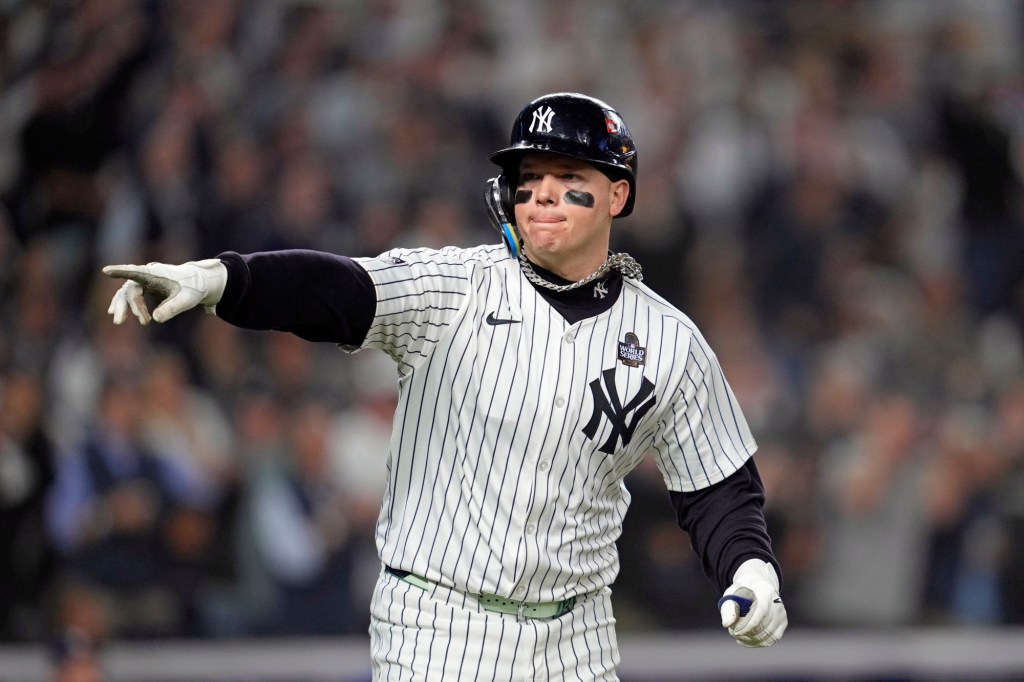 Padres add Alex Verdugo via minor-league deal