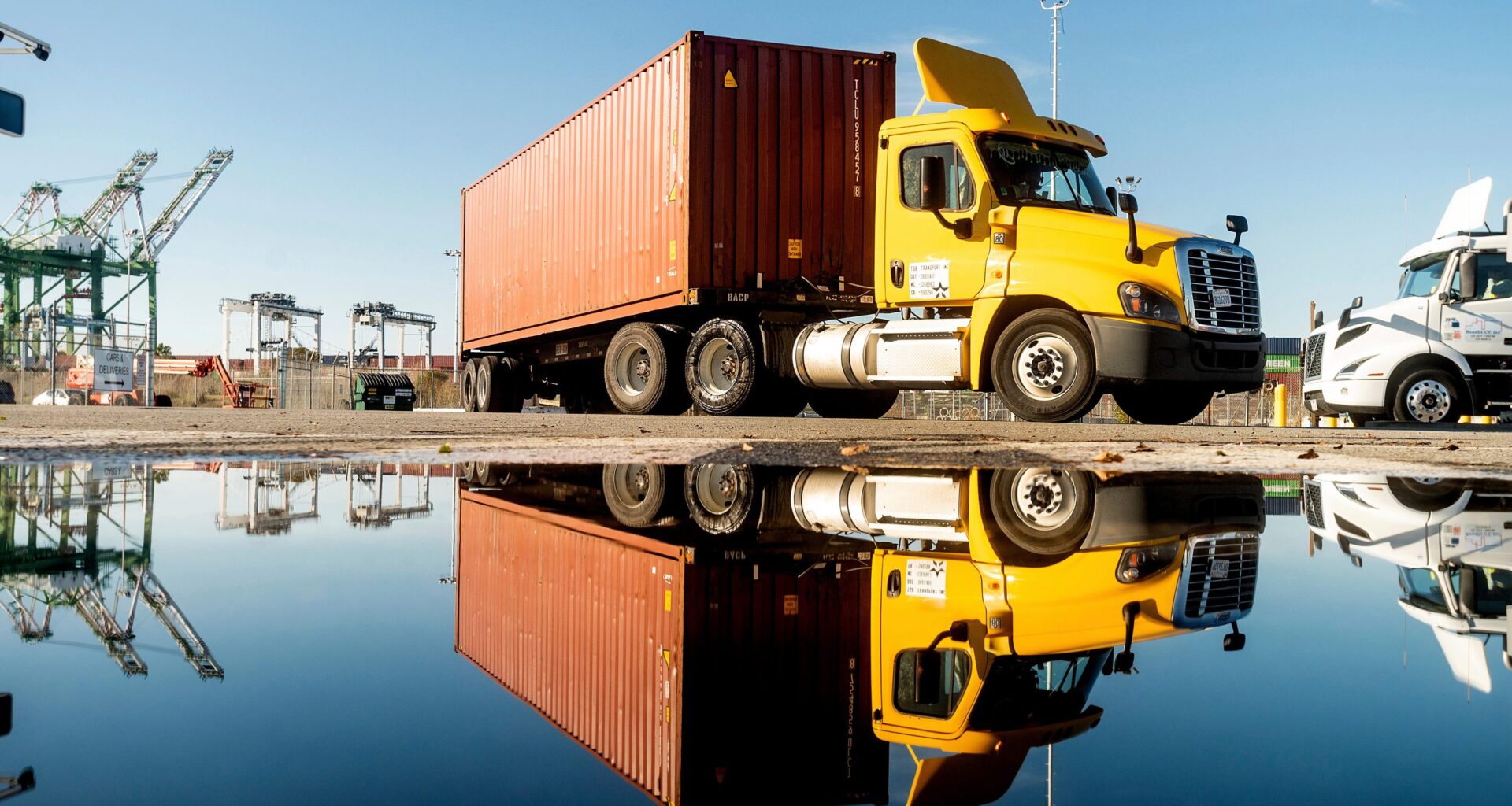 Did ICE arrest a truck driver in Oakland?