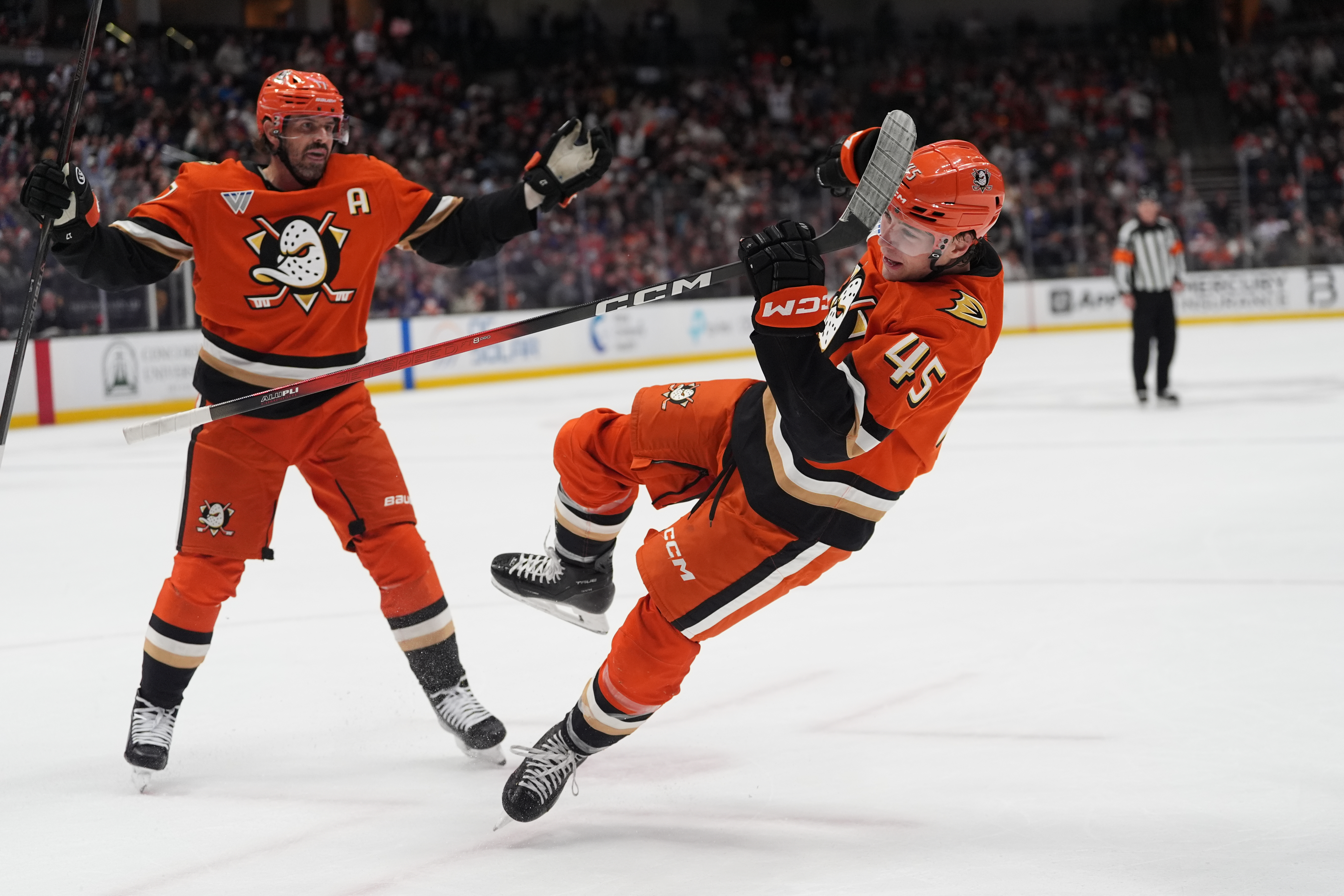Ducks right wing Beckett Sennecke, right, celebrates his goal wit...
