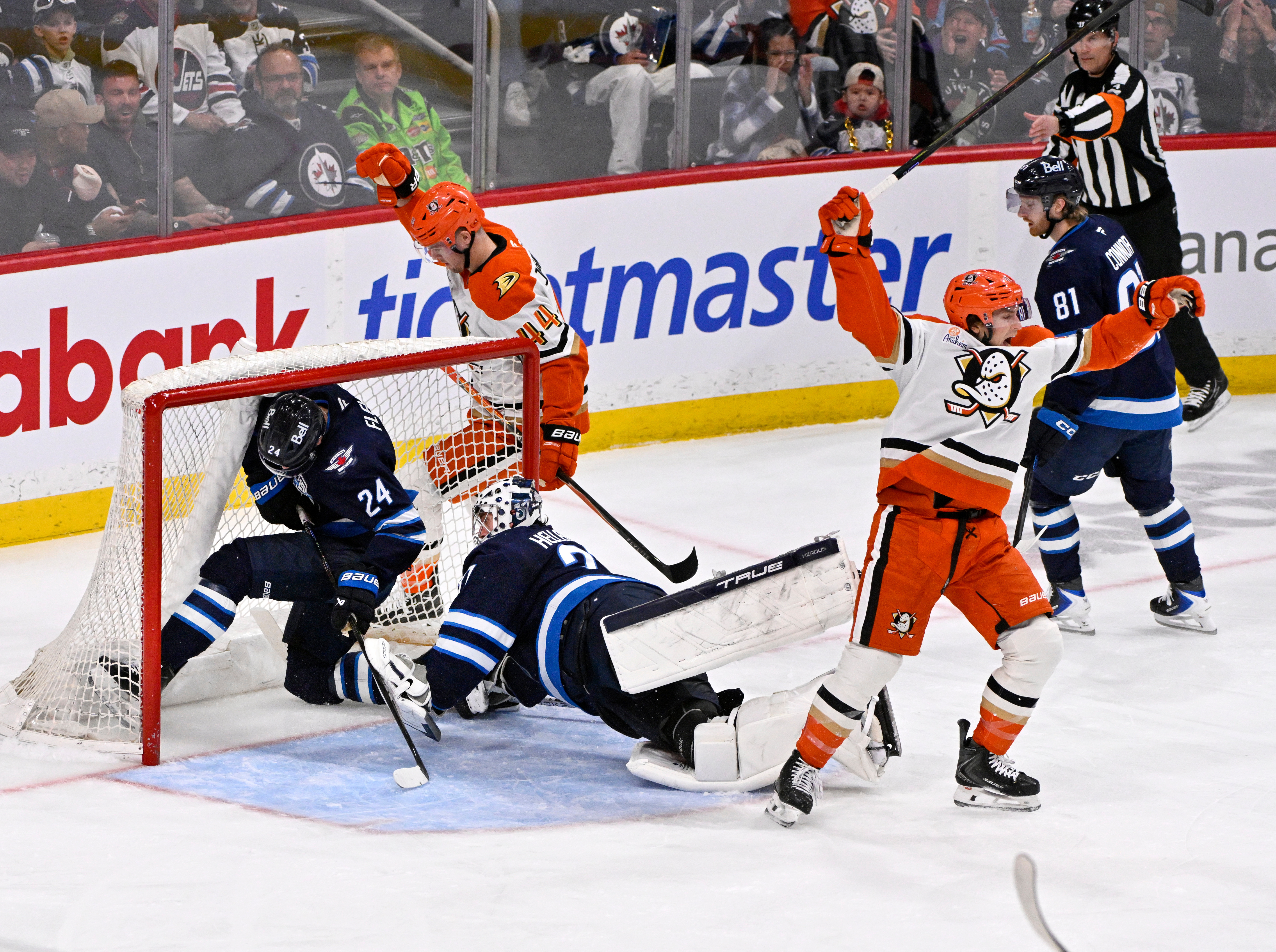 The Ducks’ Tim Washe, front right, celebrates his goal on...