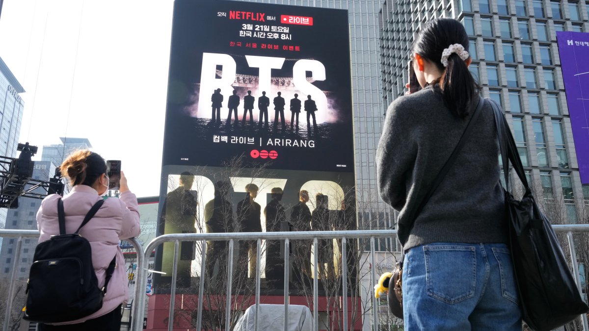 BTS comback concert at Seoul’s Gwanghwamun Square – NBC Los Angeles
