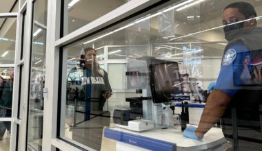 Airline passengers wants TSA officers to get paid – NBC 7 San Diego