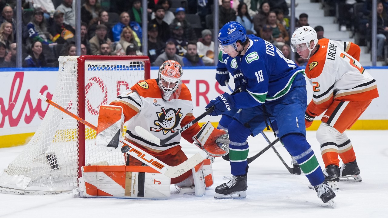 Canucks rally twice but fall short vs. Ducks