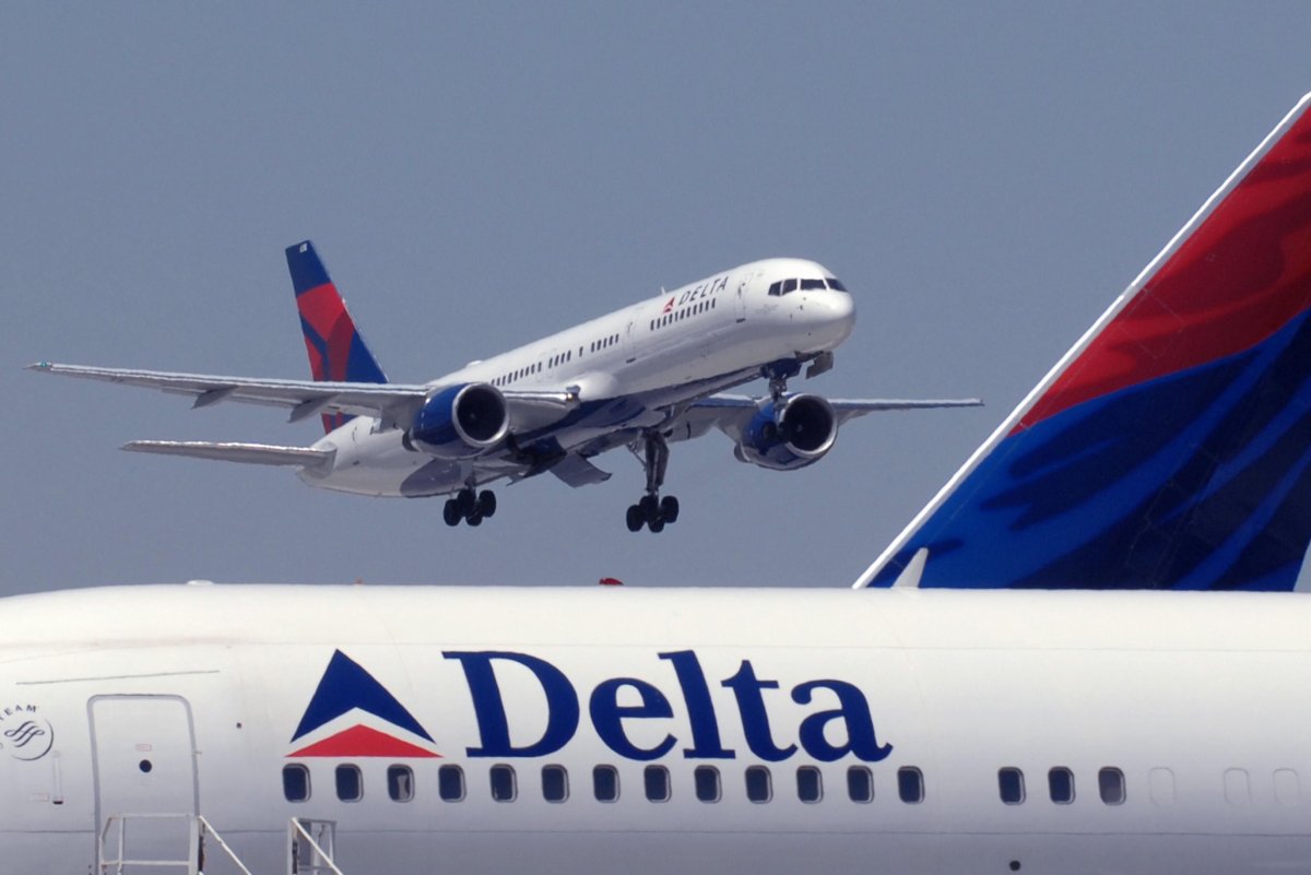 At least 5 people injured on Delta flight from Los Angeles to Sydney