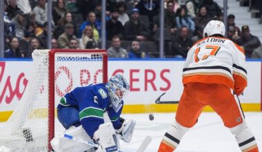 Pacific Division-leading Anaheim Ducks hold off Vancouver Canucks for win