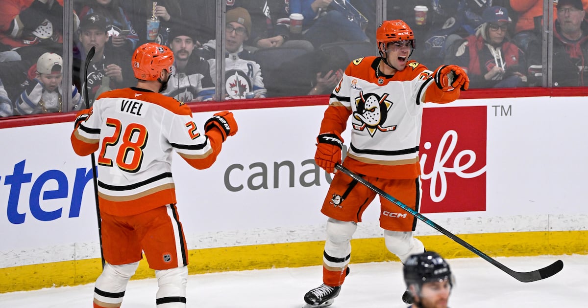 Anaheim Ducks' second-period outburst helps to sink Winnipeg Jets
