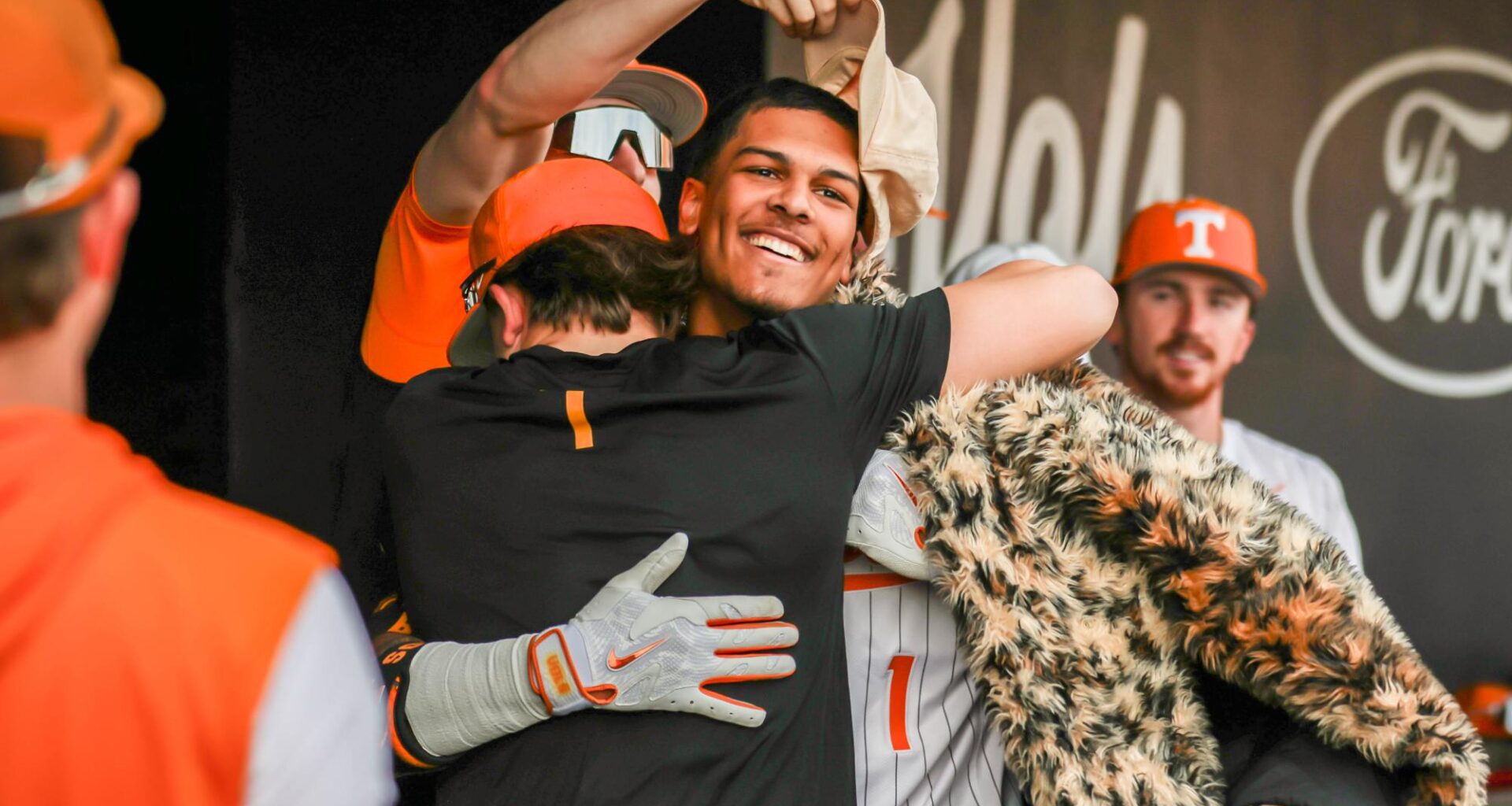 Tennessee baseball handles Oakland on debut-filled day – The Daily Beacon