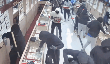 Brazen robbery crew storms California jewelry store, steals $1.7M in just 70 seconds: video