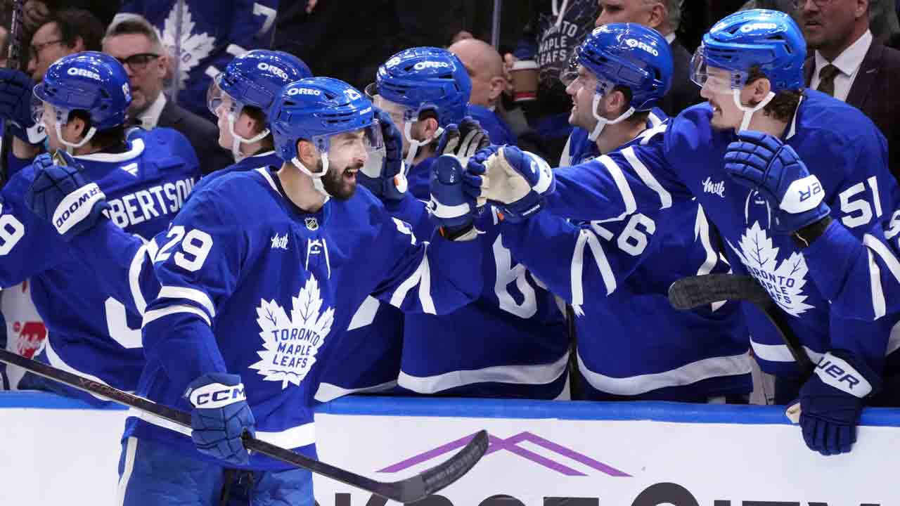 Maple Leafs lose Matthews, end eight-game skid in emotional win over Ducks
