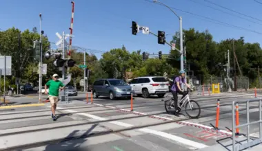 Palo Alto rail crossing closure debate weighs public safety, traffic congestion