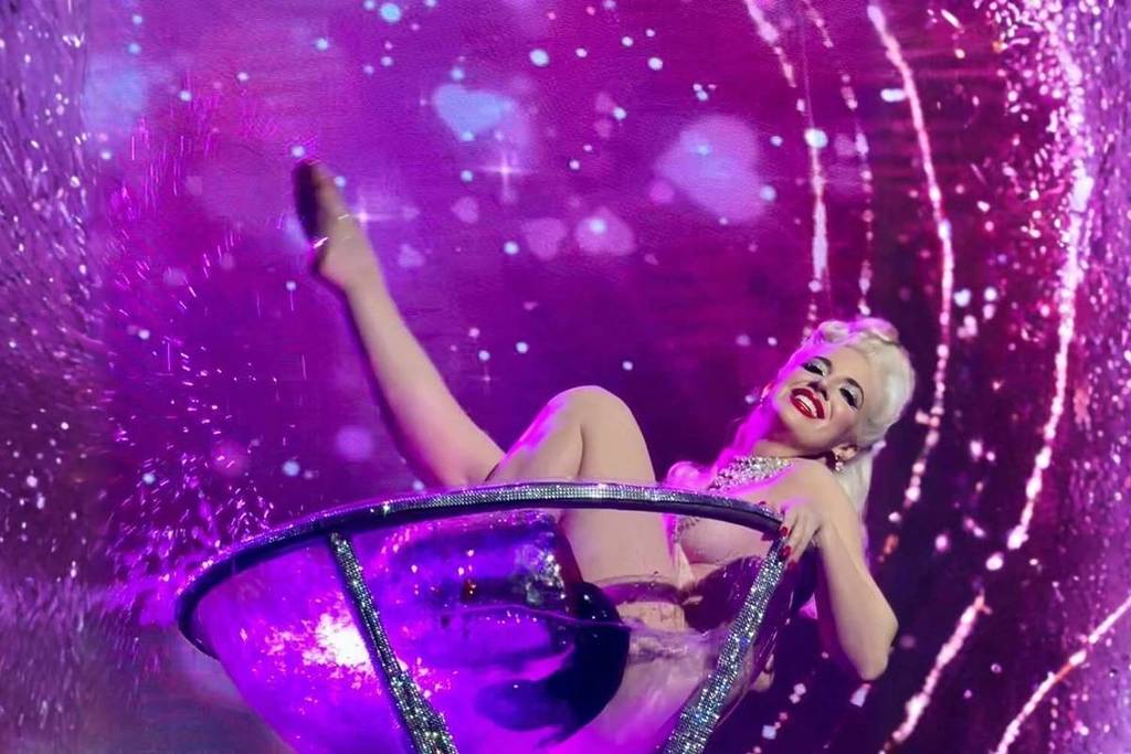 Beauty of Burlesque performer