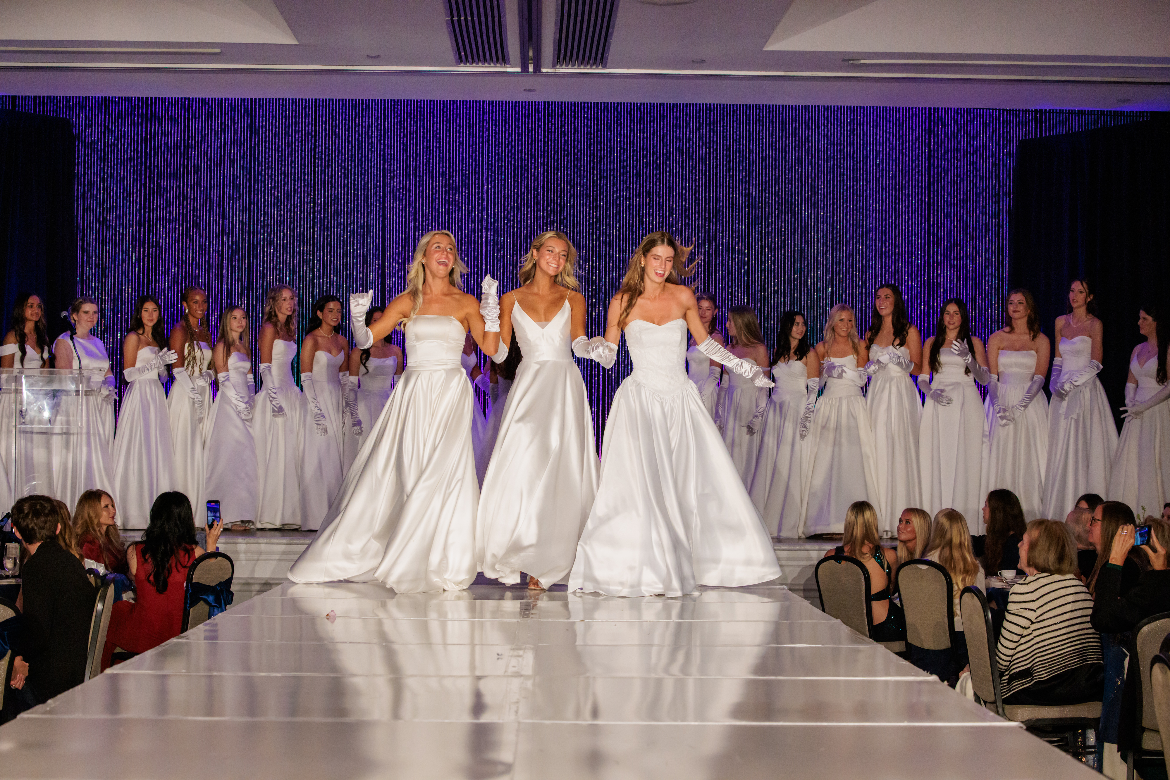 Seniors in celebration walk (Eder Escamilla/ederphoto.com)