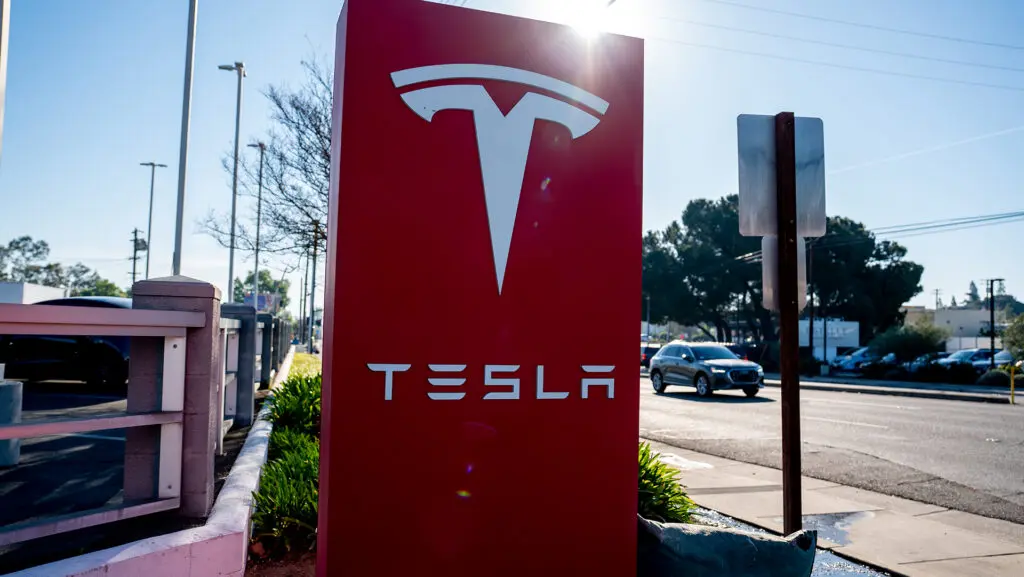 Tesla sign at 2535 Arden Wy in Sacramento. Photo by Denis Akbari.