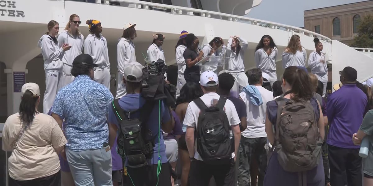 Fans send LSU Women’s Basketball team off to Sweet 16 in Sacramento