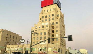 Wilshire Building undergoes cover up after graffiti tagging