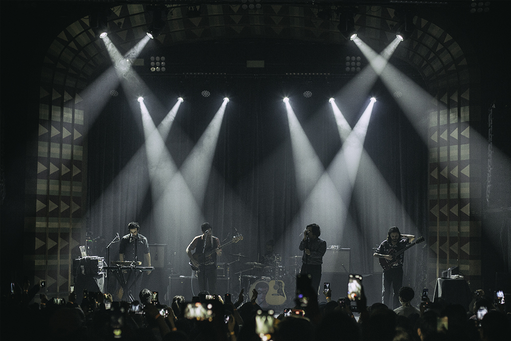 Photos: Enjambre bring the rock 'n' Español to the Regent Los Angeles