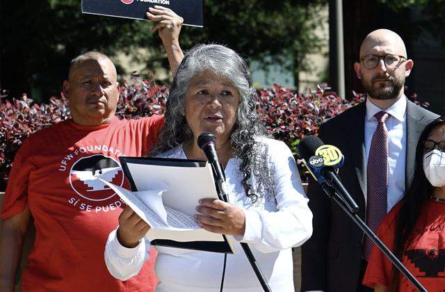 Teresa Romero, president of United Farm Workers, leads protesters at a rally outside the Robert E. Coyle Federal Courthouse to voice opposition to a proposed change in pay for guest workers, Wednesday, March 18, 2026 in downtown Fresno.