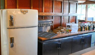 Moses McQueen’s: retro Fresno bar opens on Van Ness